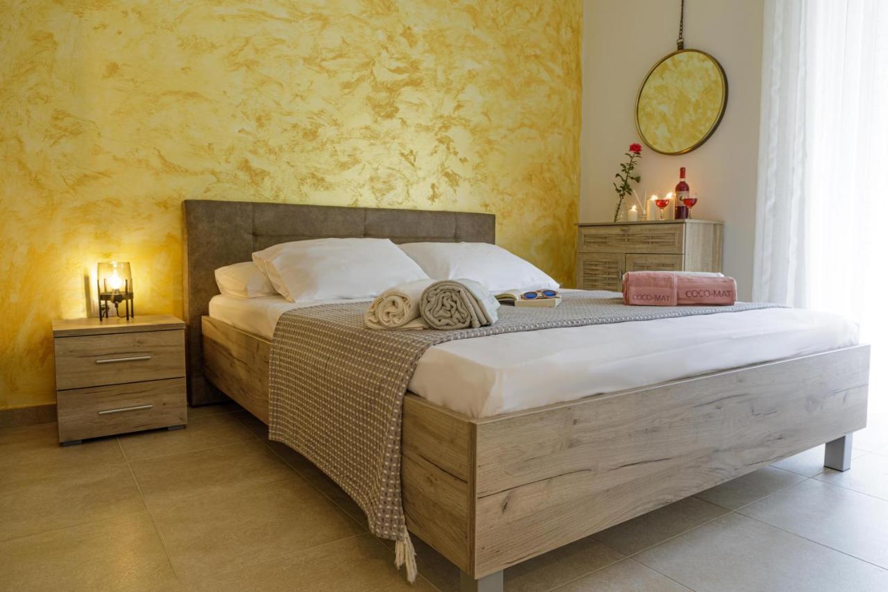 Savvas Apartment Толон Екстериор снимка
