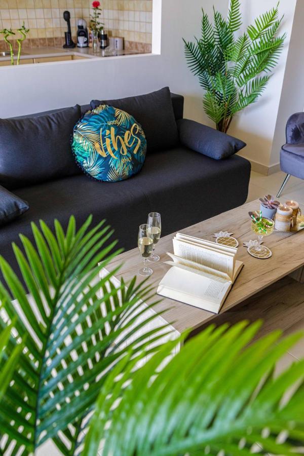 Savvas Apartment Толон Екстериор снимка
