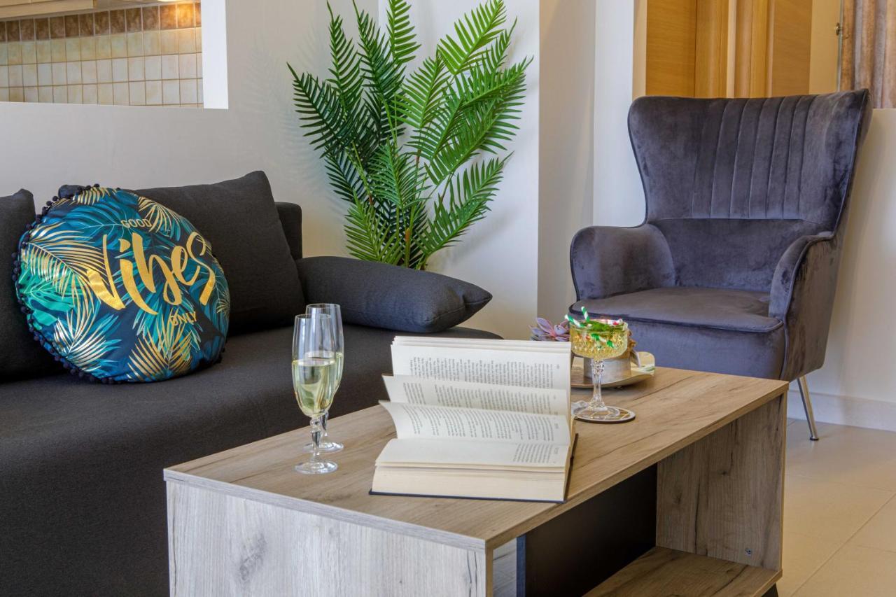 Savvas Apartment Толон Екстериор снимка