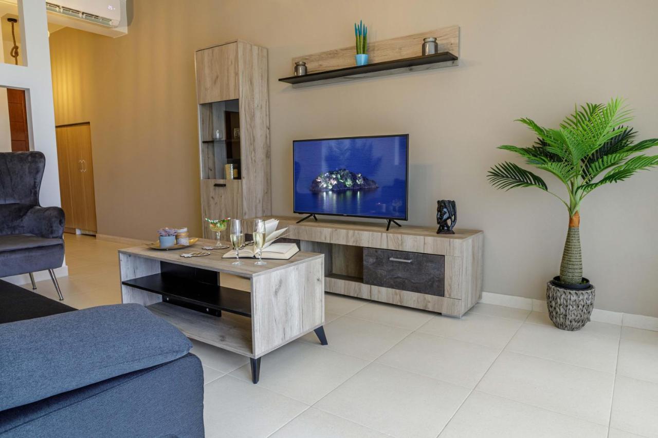 Savvas Apartment Толон Екстериор снимка